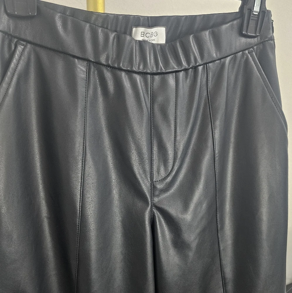 BCBG New York Wide Leg Vegan Leather Cropped Pants NWT $98 - Picture 5 of 5